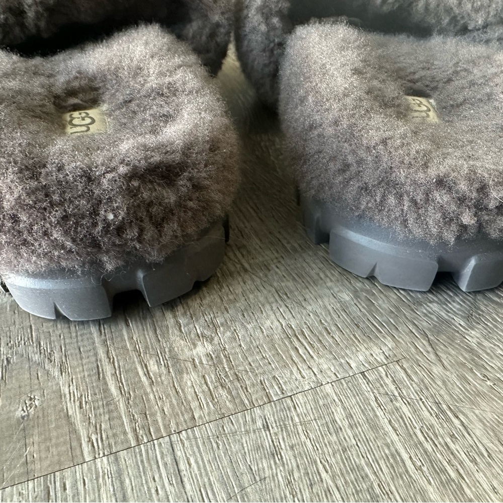 UGG Fluffy Slides - Picture 4 of 6